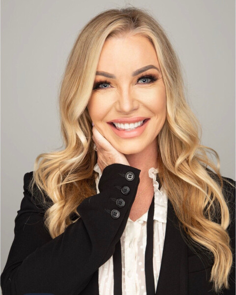 Jennifer Bianchi Photo