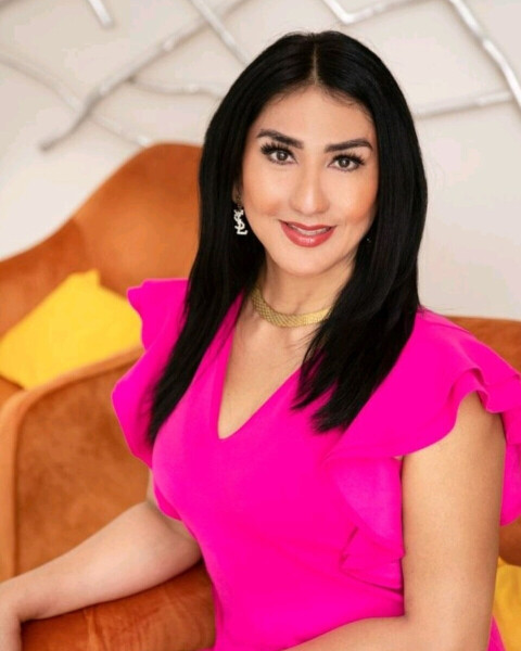 Kari Martinez Photo