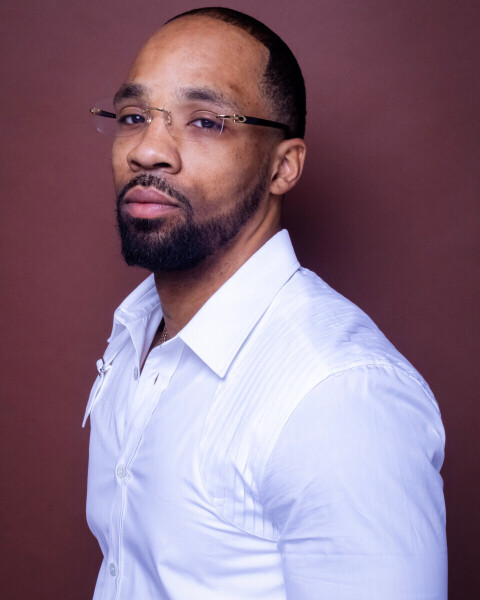 Maurice Bradshaw Photo