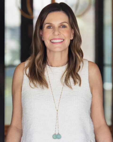 Monique Van Hummel Photo