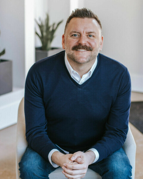 Nicholas Hensley Photo