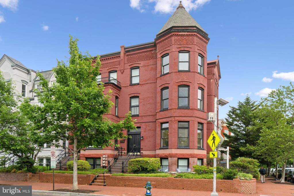 101 2nd Street Ne #1