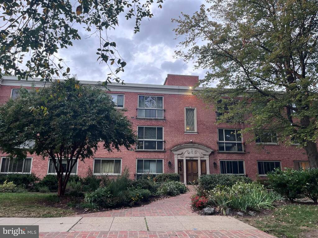 2711 Ordway Street Nw #205