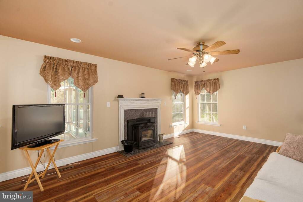 1676 Old Baltimore Pike, Newark, DE 19702 MLS DENC2062236 RLAH