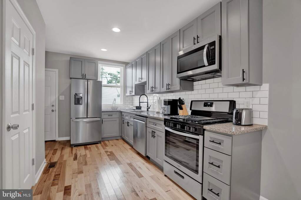 2111 E Chase Street, Baltimore, MD 21213 - More
