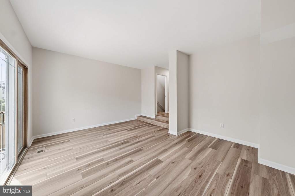 207 Roundhouse Court, Baltimore, MD 21230 - More