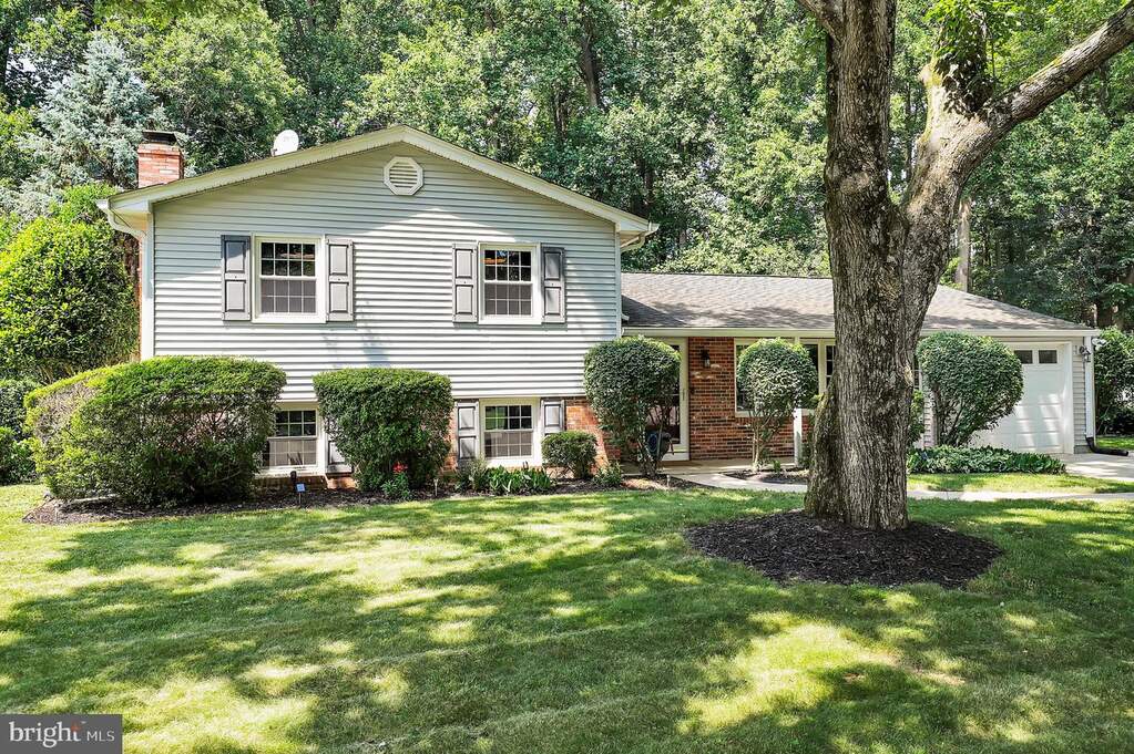 12221 Bradbury Drive
