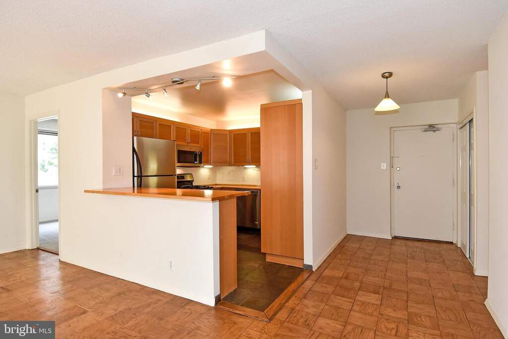 5500 Friendship Boulevard #816N