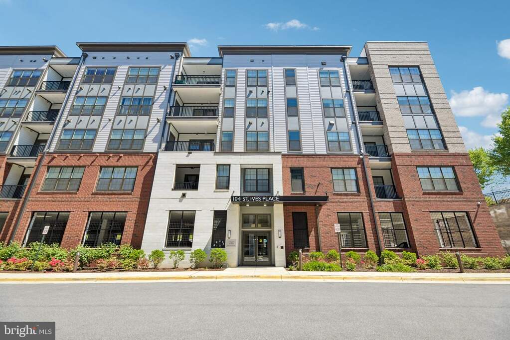 104 Saint Ives Place #402, Oxon Hill, MD 20745