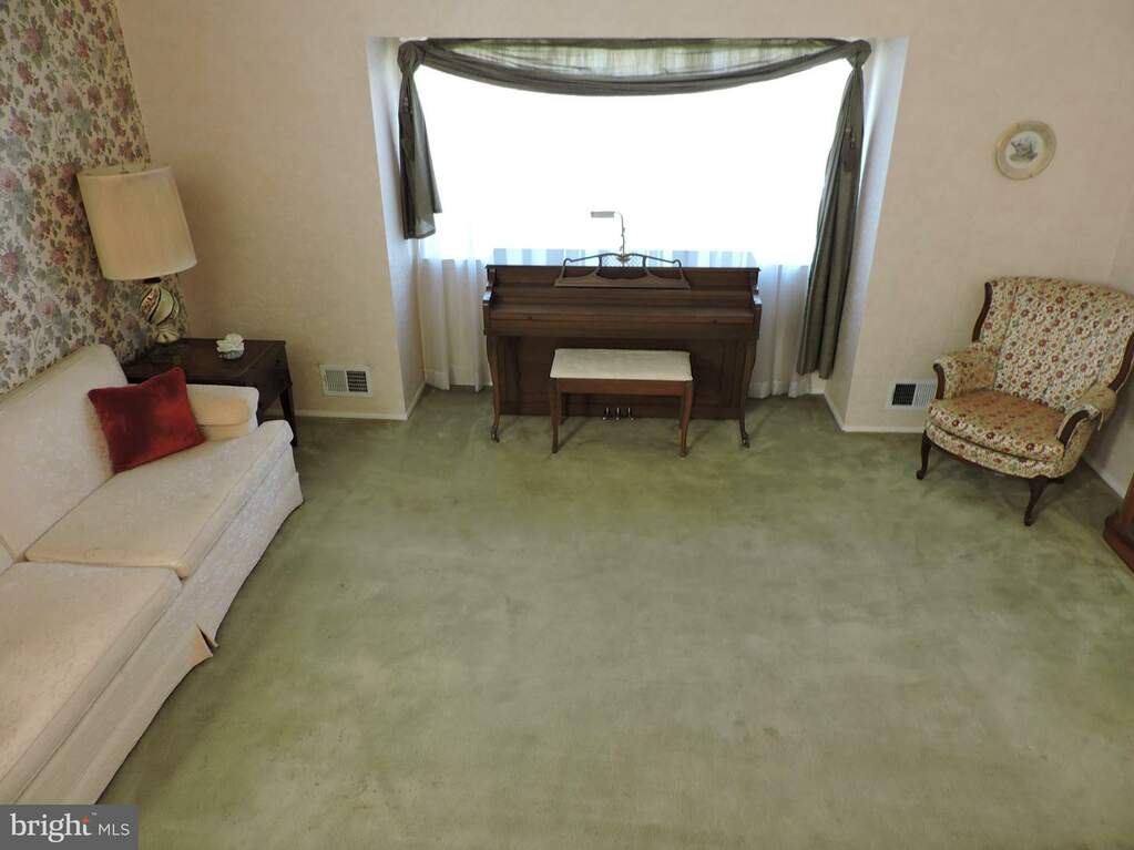 367 Regina Avenue, Hamilton, NJ 08619 MLS NJME2042126 RLAH properties