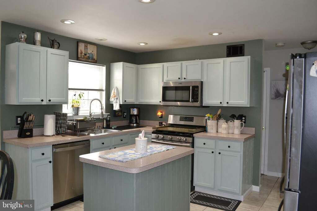 307 Lighthouse Drive, Manahawkin, NJ 08050 MLS NJOC2024380 RLAH