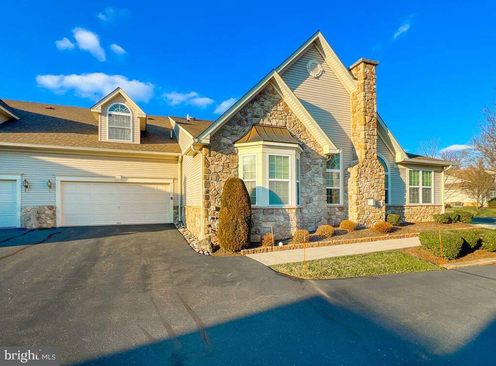 317 Willow Drive, Newtown, PA 18940 MLS PABU2058772 RLAH properties