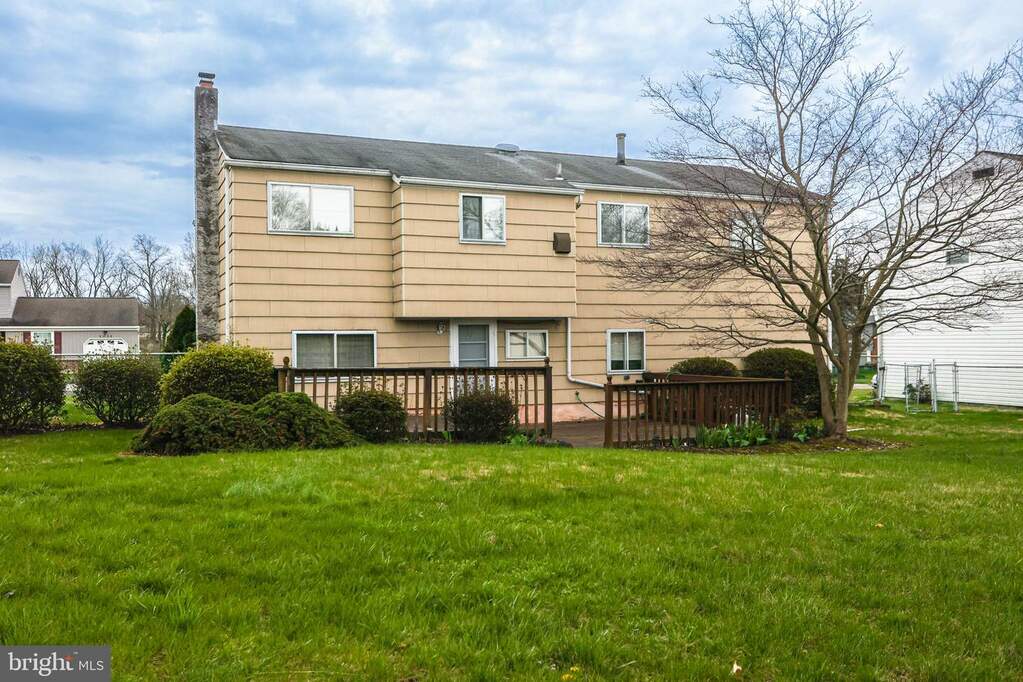 1028 Carousel Drive, Warminster, PA 18974 MLS PABU2068040 RLAH properties
