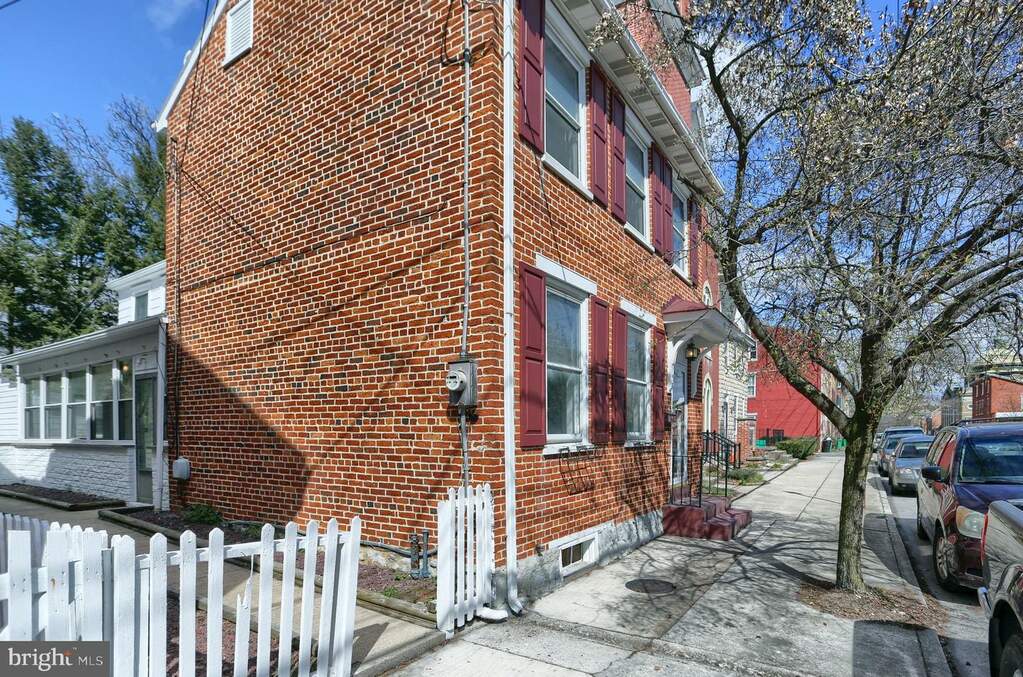 142 S West Street, Carlisle, PA 17013 MLS PACB2029098 RLAH properties