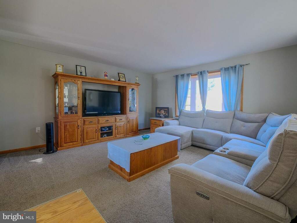 325 Willowbrook Road, Marcus Hook, PA 19061 MLS PADE2060344 RLAH