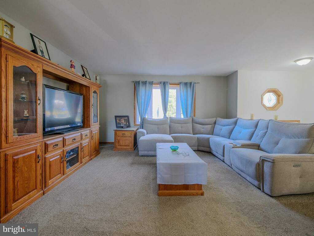 325 Willowbrook Road, Marcus Hook, PA 19061 MLS PADE2060344 RLAH