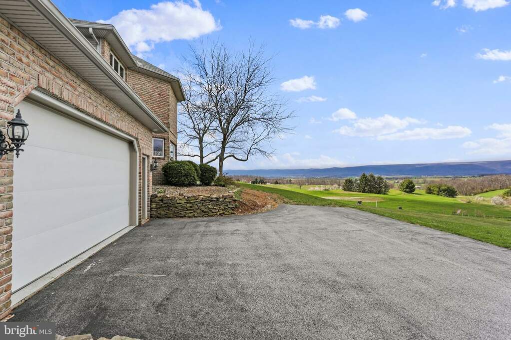 1591 Majestic Drive, Chambersburg, PA 17202 MLS PAFL2019376 RLAH