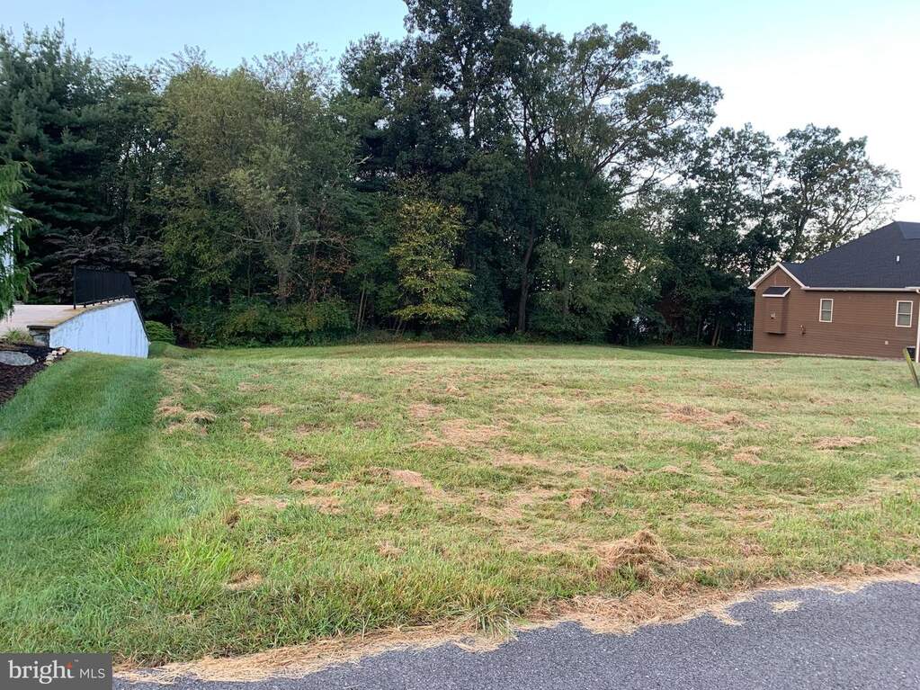 7073 Killarney Drive, Fayetteville, PA 17222 - View 2