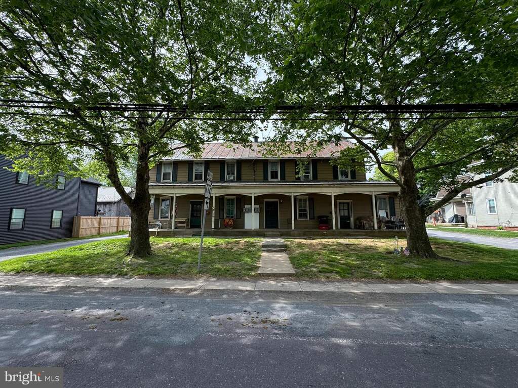 154-158 Main Street W, Leola, PA 17540