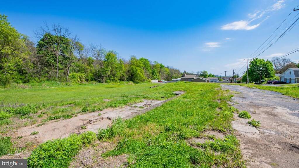 000 Hill Alley, Jersey Shore, PA 17740 - More