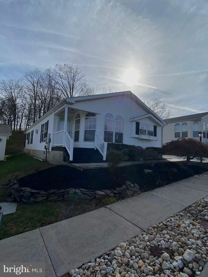 1084 Scenic View Drive, Schwenksville, PA 19473 MLS PAMC2090010