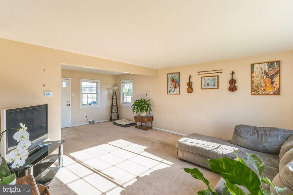 148 Colonial Avenue, Eagleville, PA 19403 MLS PAMC2096264 RLAH