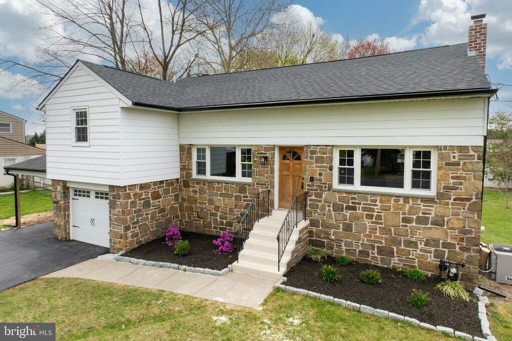 306 Robin Lane, Norristown, PA 19401 | MLS# PAMC2100526 | RLAH @properties