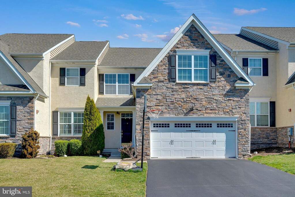 3039 Bainbridge Drive