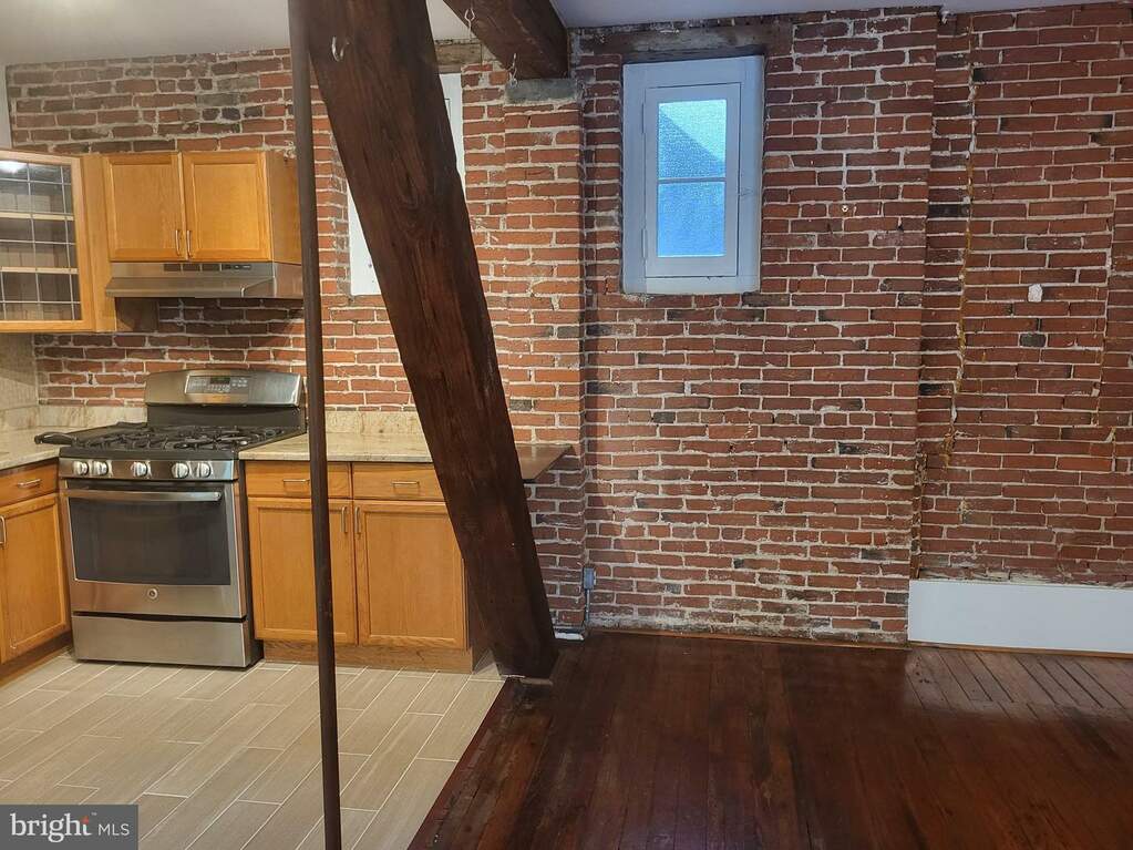 2704 W Girard Ave 2R, Philadelphia, PA 19130 MLS PAPH2308016 RLAH