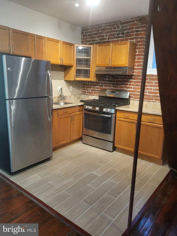 2704 W Girard Ave 2R, Philadelphia, PA 19130 MLS PAPH2308016 RLAH