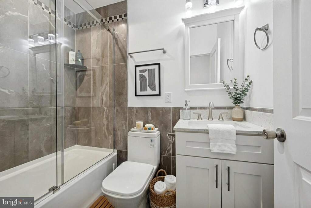 1327 S Hollywood Street, Philadelphia, PA 19146 - More