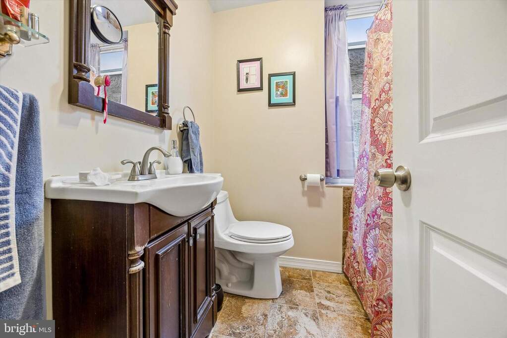 1909 S Broad Street, Philadelphia, PA 19148 - More