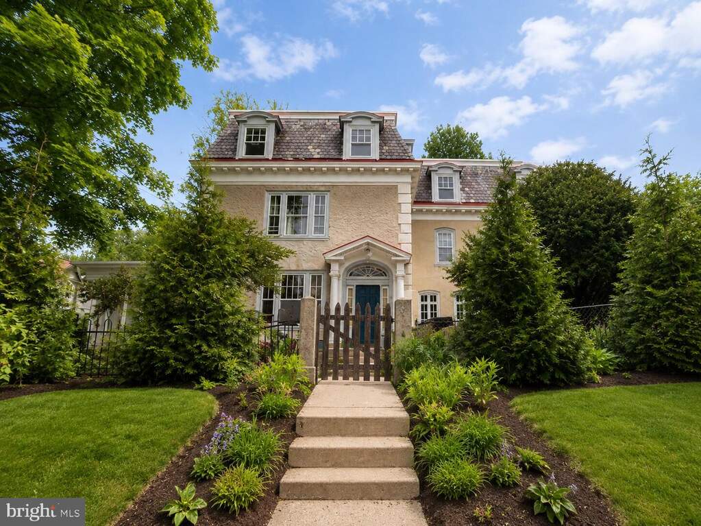 186 W Queen Lane #3RD FLOOR, Philadelphia, PA 19144, Philadelphia