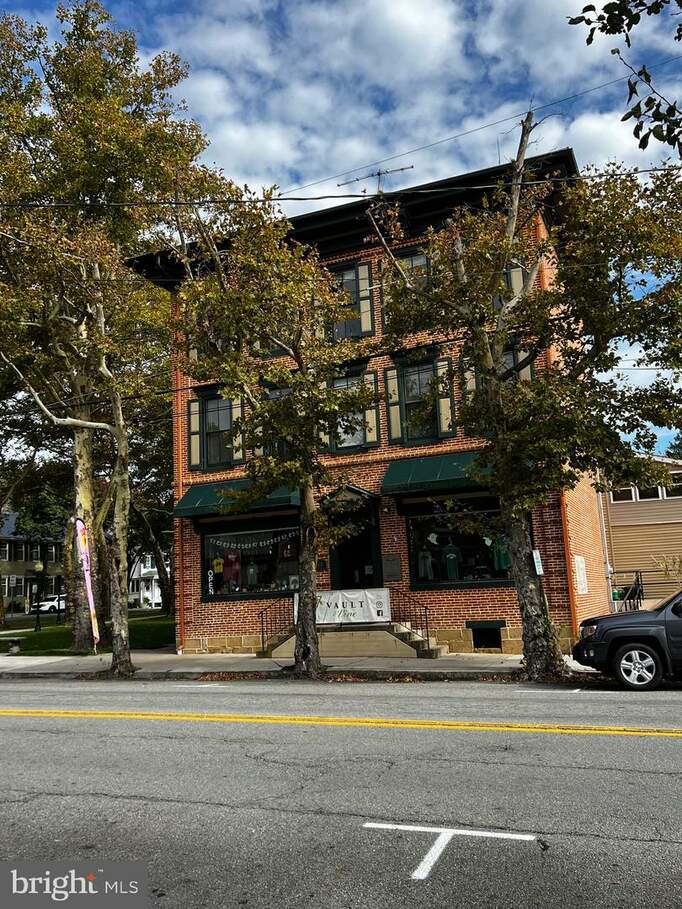 1 S Carlisle Street 2ND FLOOR APARTMENT, New Bloomfield, PA 17068