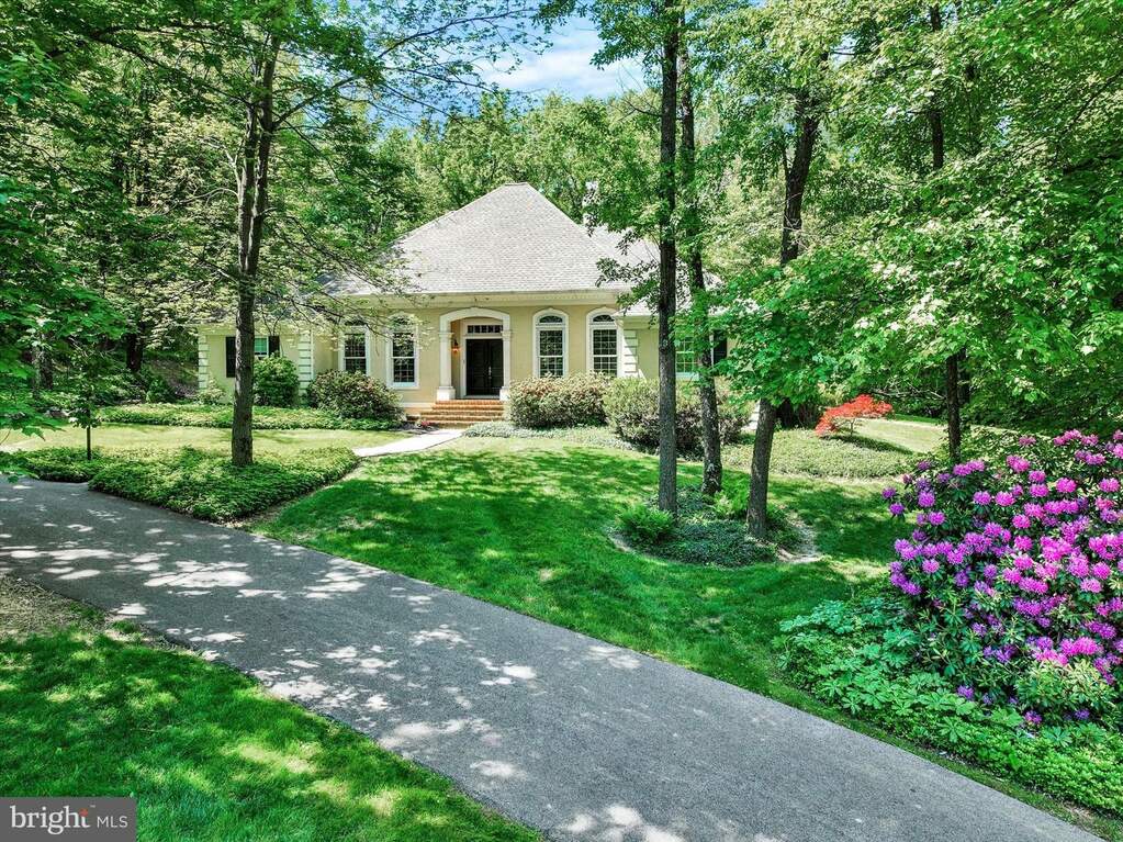 4025 Scenic Lane, York, PA 17406 MLS PAYK2042284 RLAH properties