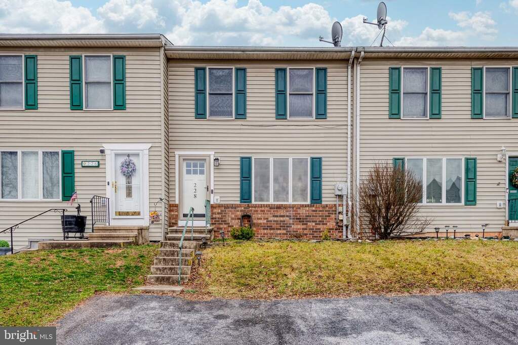 228 White Dogwood Drive, Etters, PA 17319 MLS PAYK2054592 RLAH