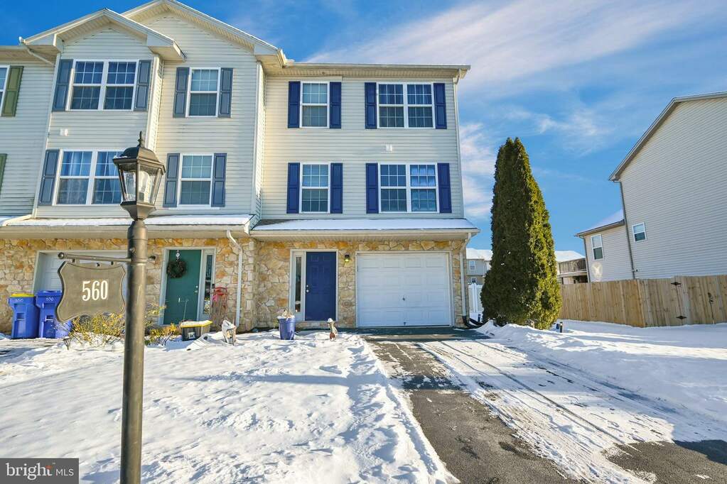 560 Fisher Drive, York, PA 17404 MLS PAYK2054804 RLAH properties