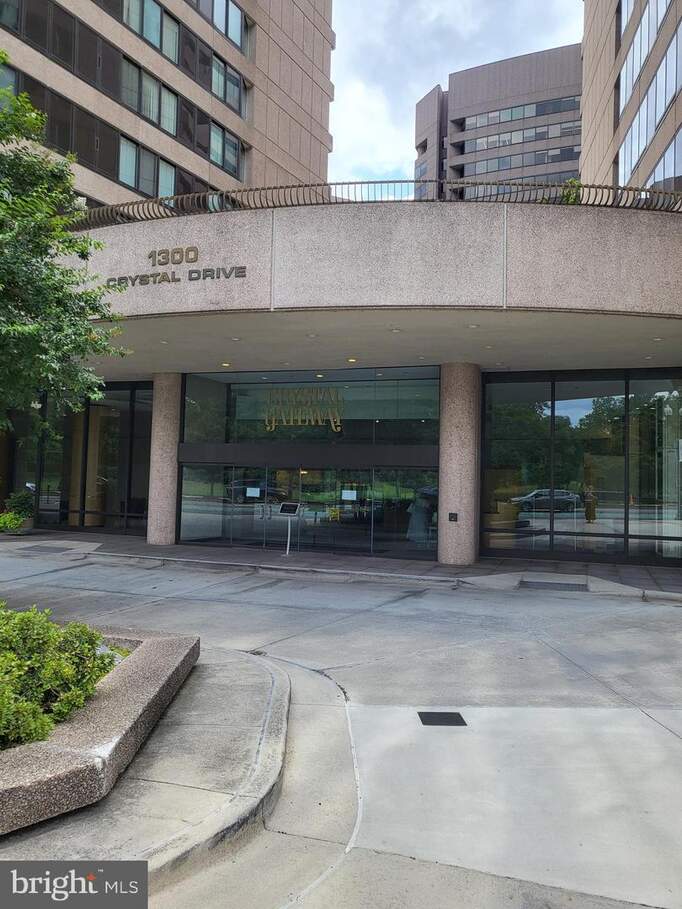 1300 Crystal Drive #1404S