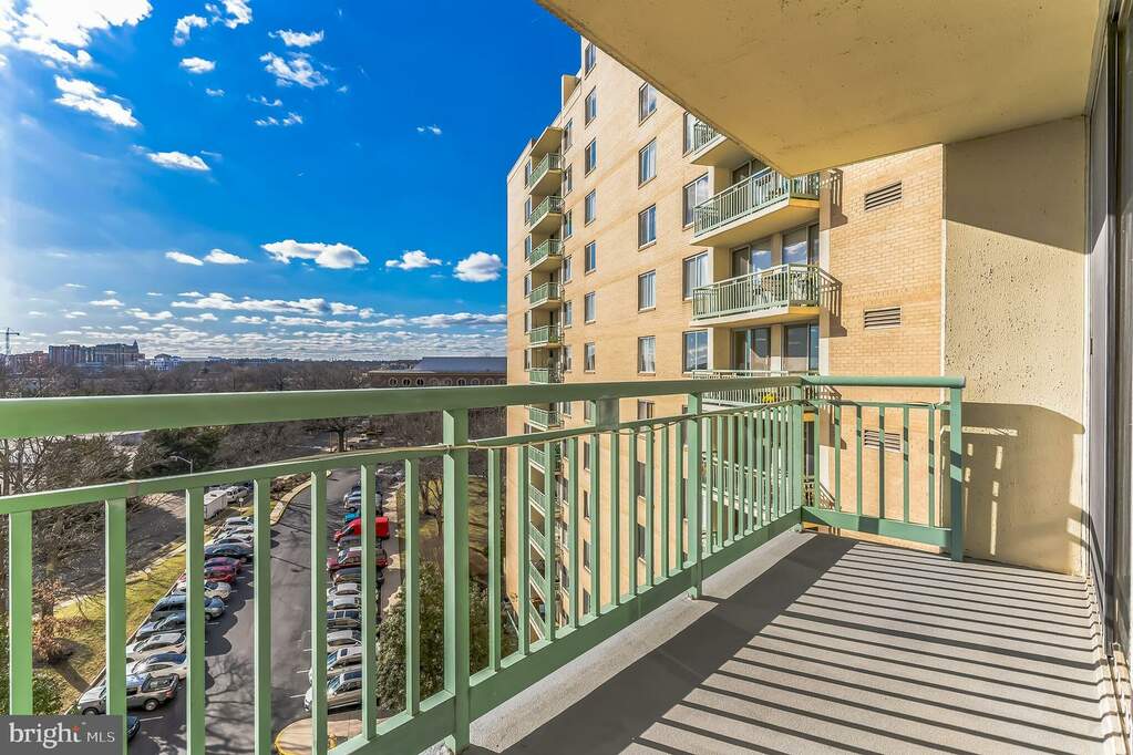 501 Slaters Lane 702, Alexandria, VA 22314 MLS VAAX2031948 RLAH properties