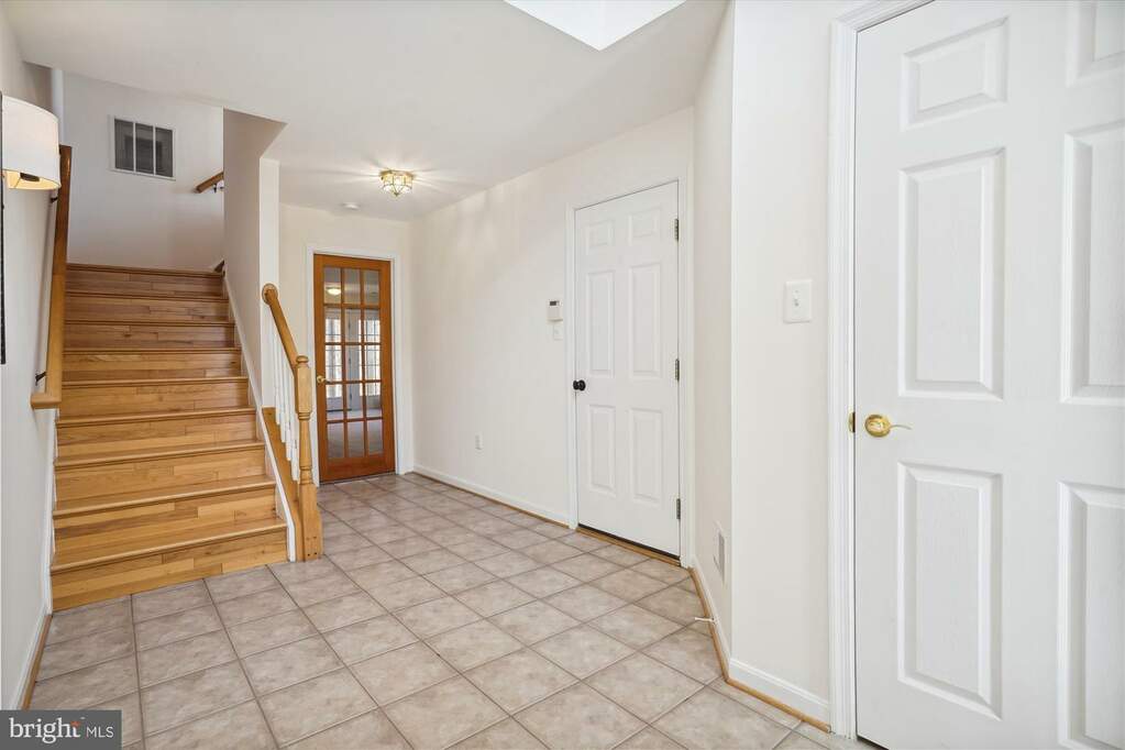 8427 Carmela Circle, Springfield, VA 22153 MLS VAFX2168200 RLAH