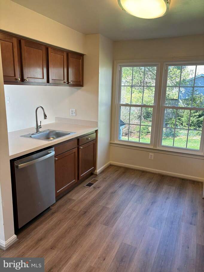 8408 Hollis Lane, Vienna, VA 22182 MLS VAFX2170206 RLAH properties