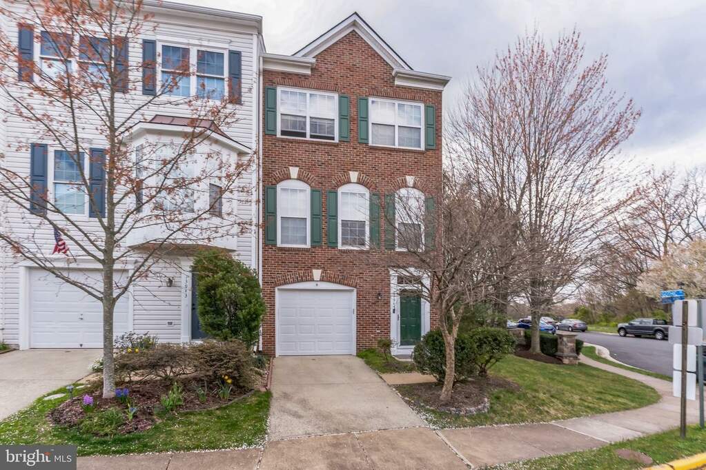 13945 Gothic Drive, Centreville, VA 20121 MLS VAFX2171974 RLAH