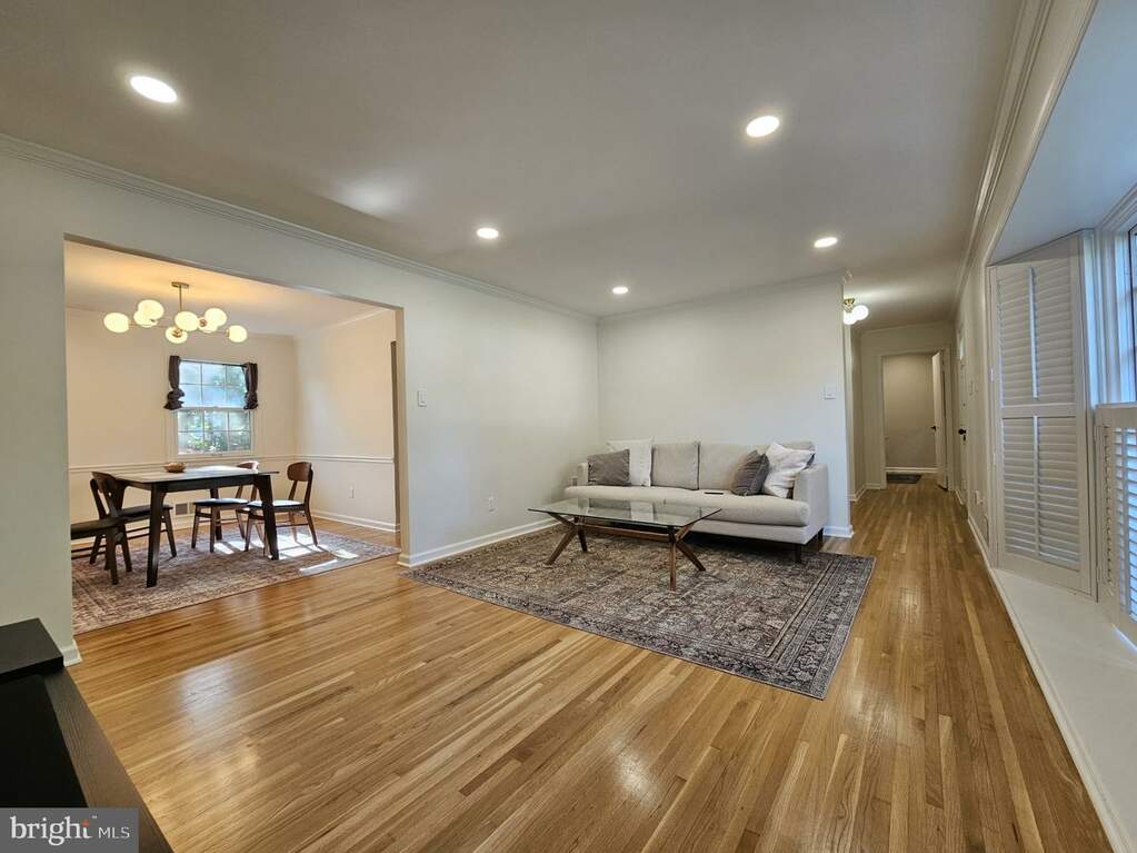 8319 Carrleigh Parkway, Springfield, VA 22152 MLS VAFX2174732 RLAH