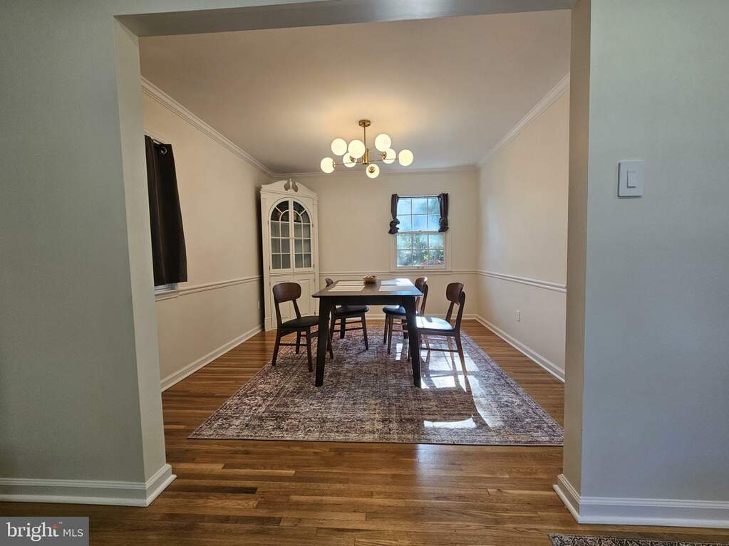 8319 Carrleigh Parkway, Springfield, VA 22152 MLS VAFX2174732 RLAH