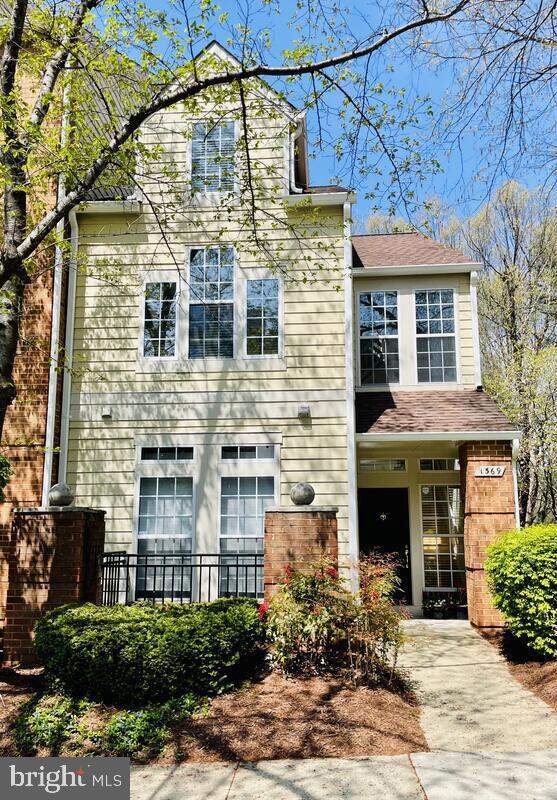 1369 Garden Wall Circle #714