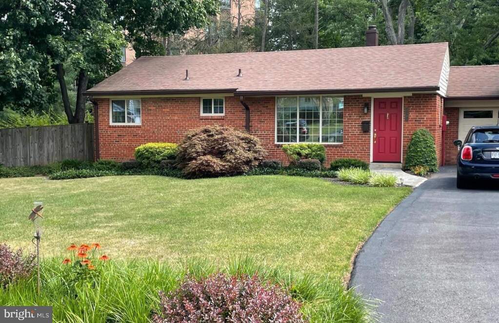 2901 Strathmeade Street