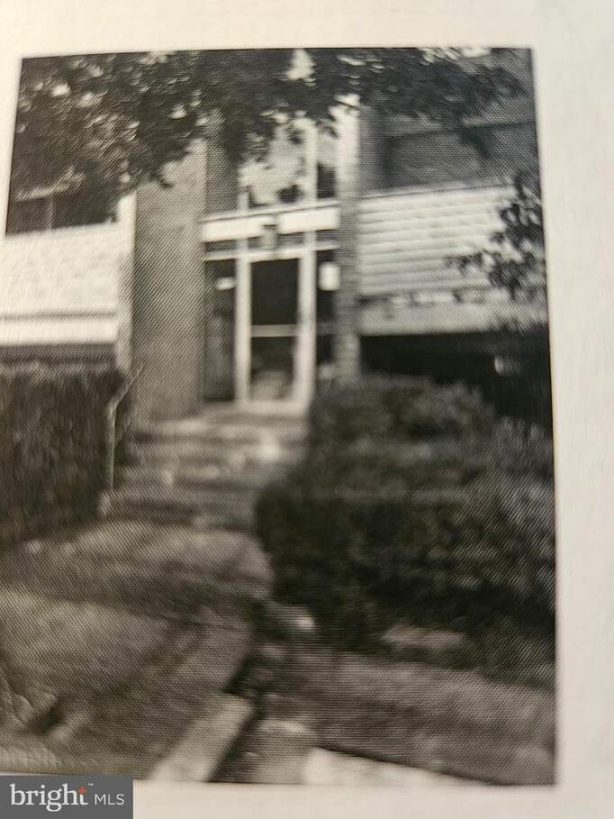 5600 Bloomfield Drive #103