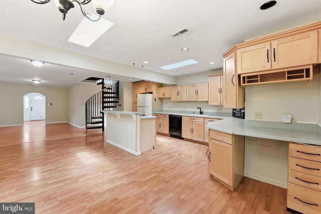 7605 Fisher Drive, Falls Church, VA 22043 - More
