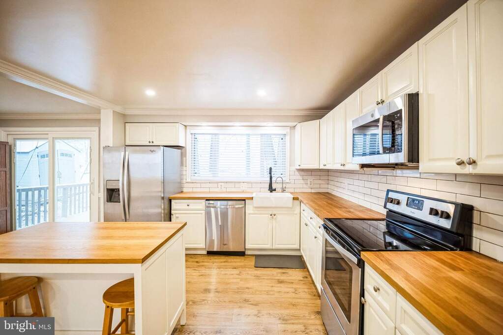 16080 Deer Park Drive, Dumfries, VA 22025 - View 6