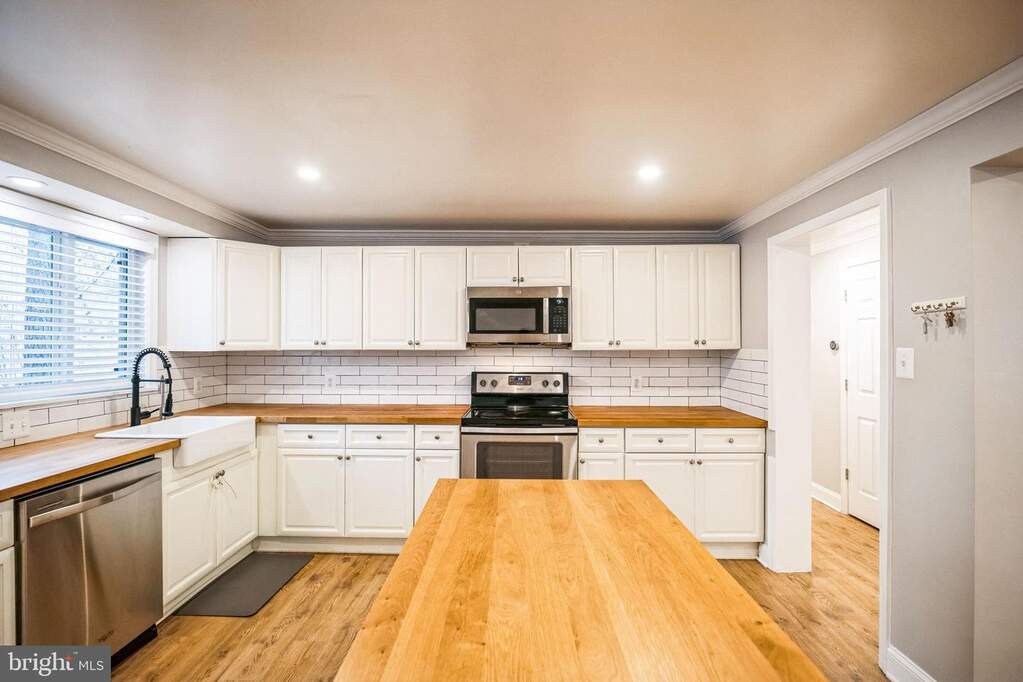 16080 Deer Park Drive, Dumfries, VA 22025 - More